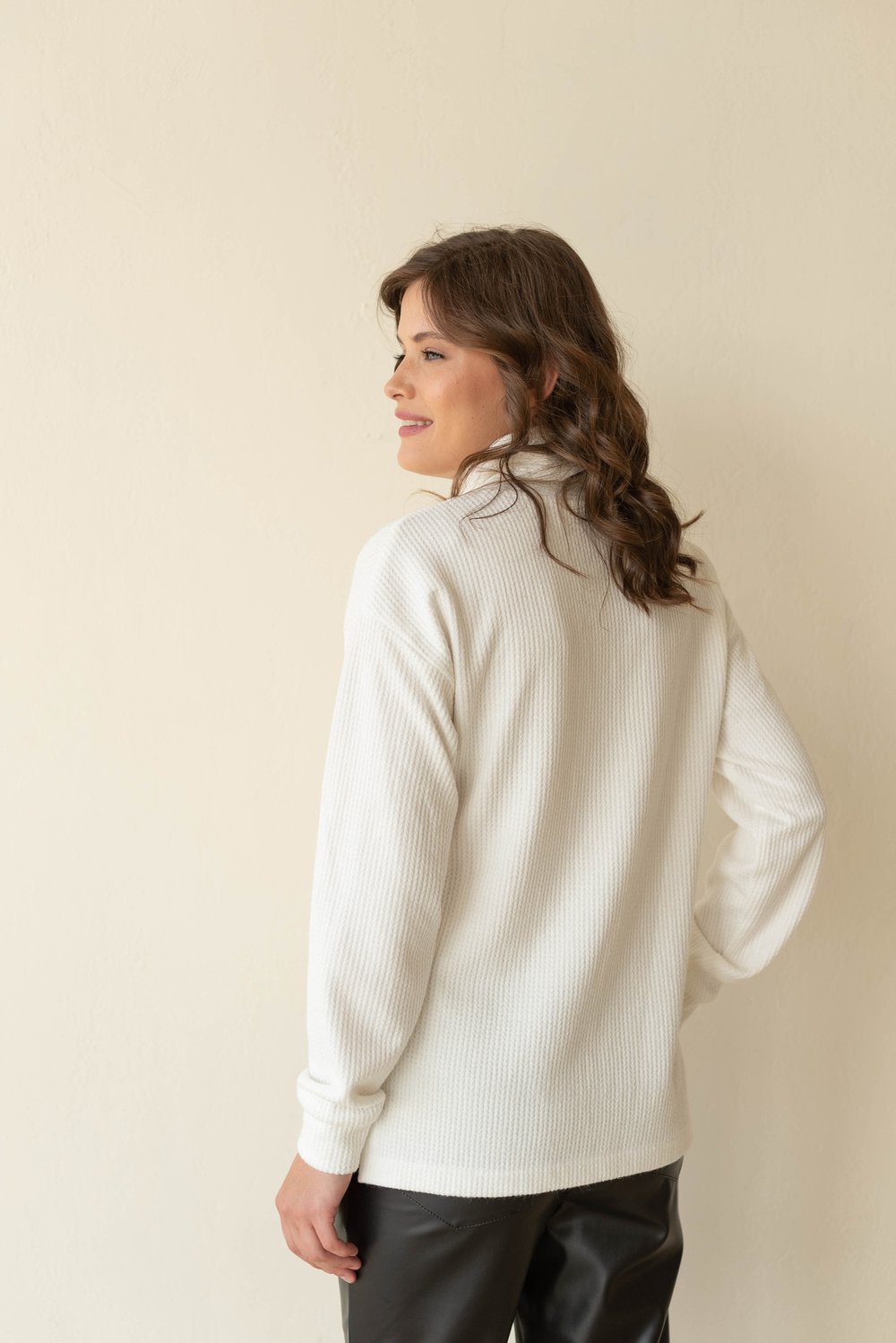 Джемпер свободного крой белый из вискозы