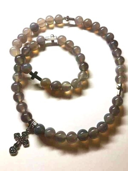 Четки из натурального камня. Агат Серый полупрозрачный с крестом 50 Зерен d=10мм (Воронеж)