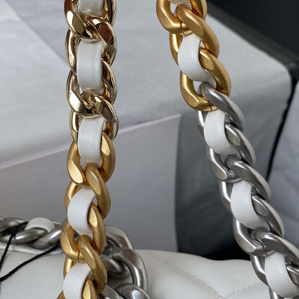 Chanel 19 26 cm