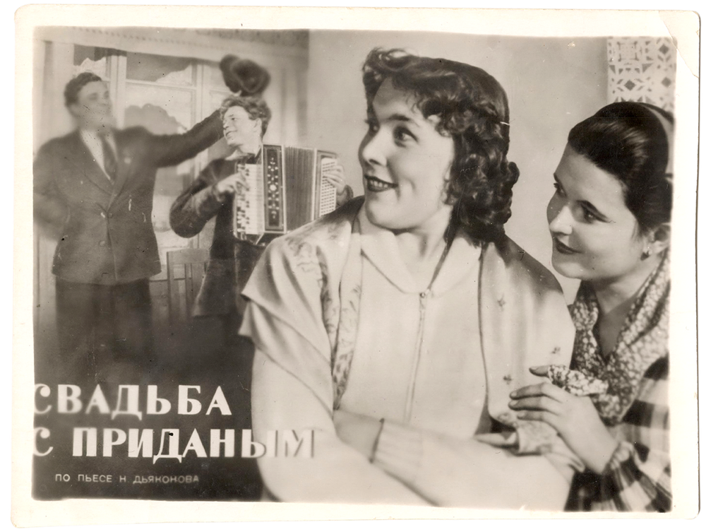 Автограф Веры Васильевой на фотокарточке. Размер 12 х 9 см.