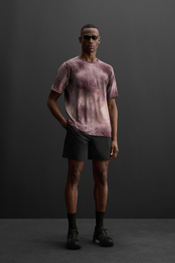 ZARA ПЕРФОРИРОВАННАЯ ФУТБОЛКА С ПРИНТОМ TIE DYE, БУРГУНДИ