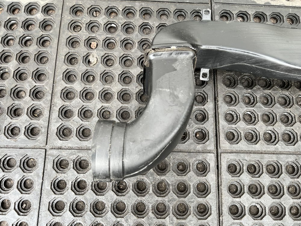 Воздуховод отопителя