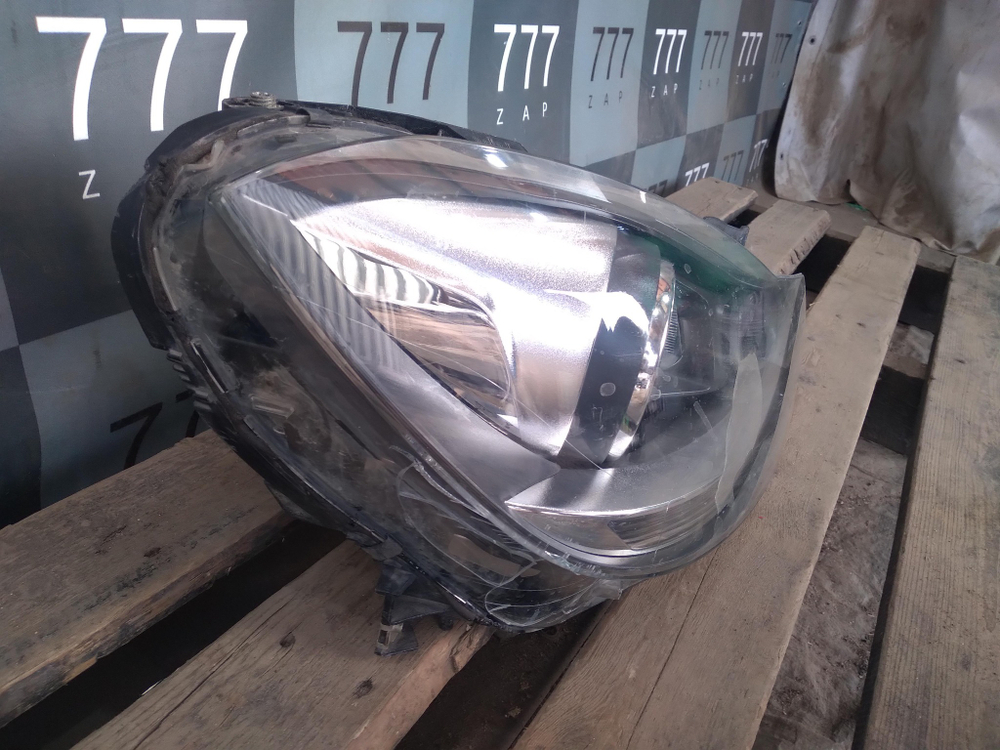 Фара правая Mercedes C-Class (W204)  Б/У Оригинал A2048203639