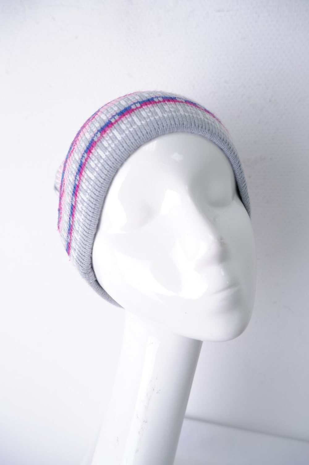 Шапка из акрила