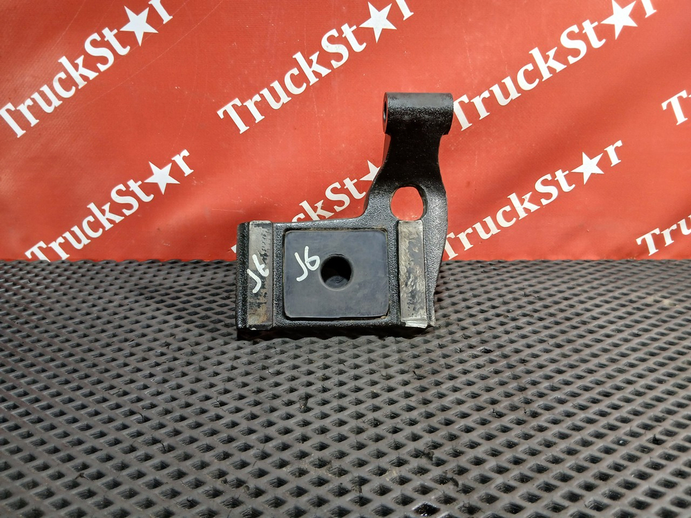 Кронштейн амортизатора переднего правого