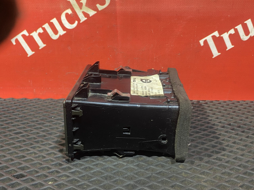 Дефлектор воздушный левый