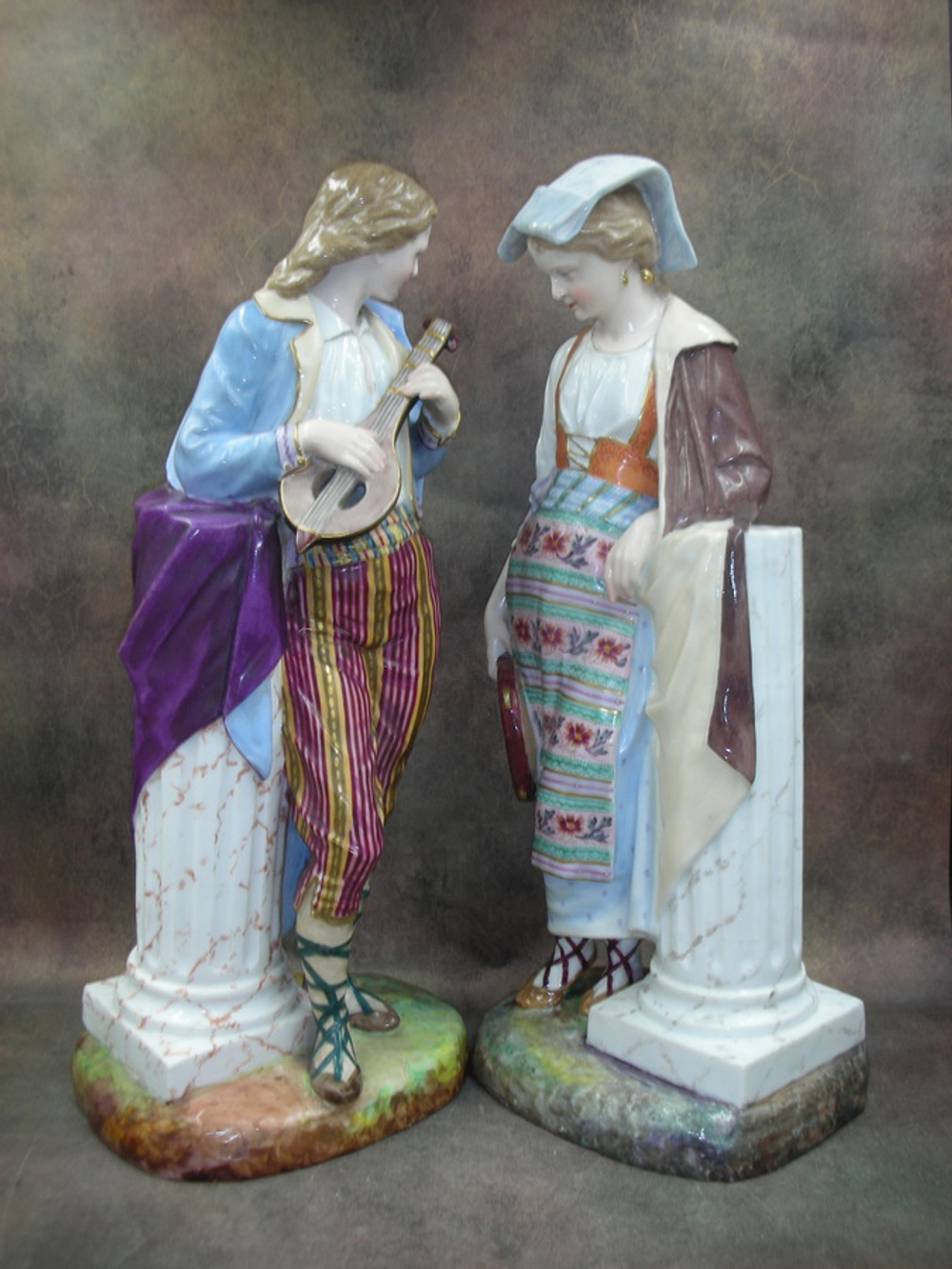 Статуэтка. Фарфор. Музыканты пара. Limoges. Франция