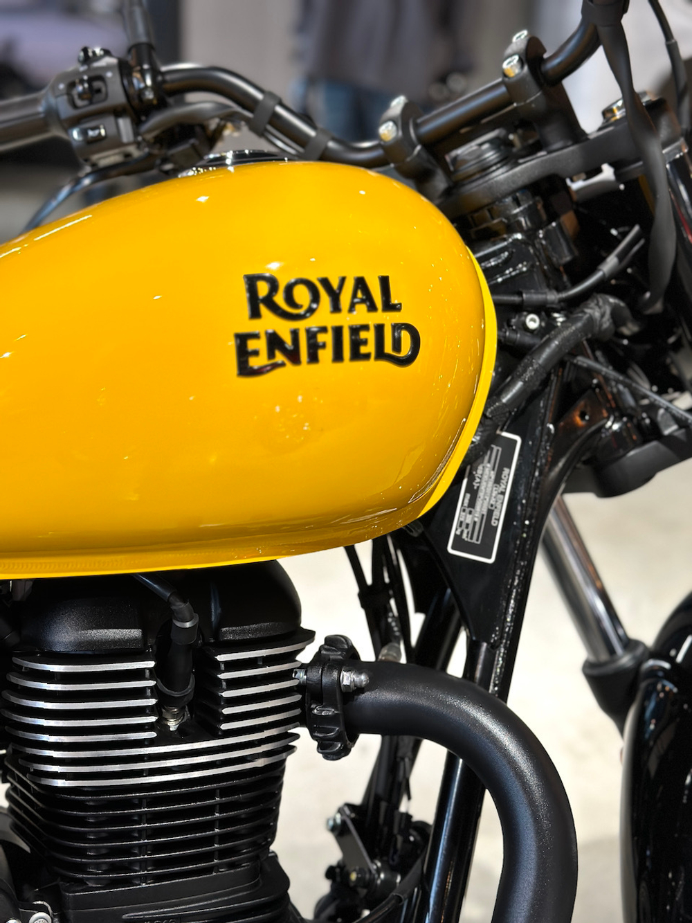 Royal Enfield Meteor 350 Fireball Yellow