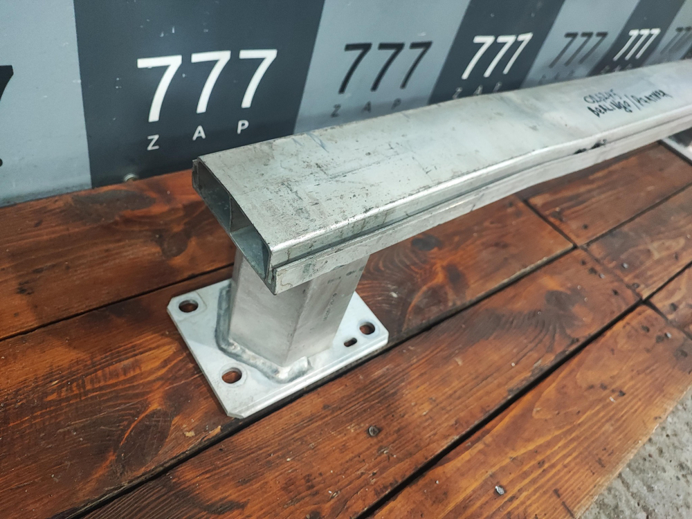 Усилитель переднего бампера Partner Berlingo 2 (B9)  Б/У Оригинал 9681145780