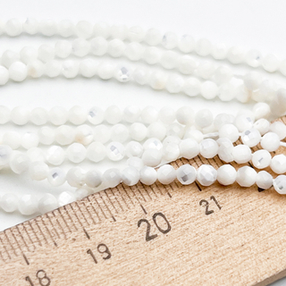 Перламутр Шар граненый бусины, диаметр около 3,2 мм, цена за отрезок 19 см (1/2 нити)