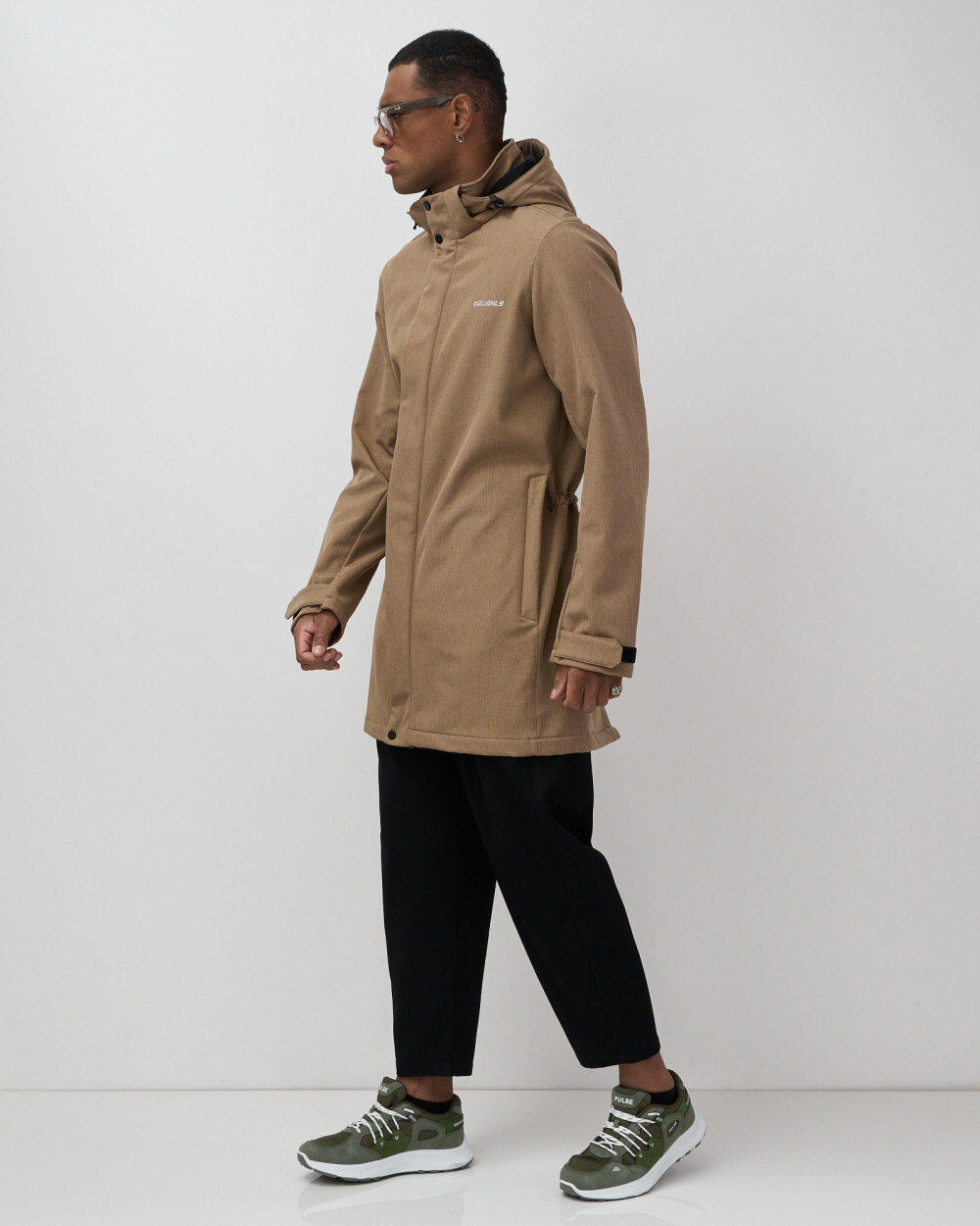 Парка спортивная мужская с капюшоном softshell бежевого цвета 9565B