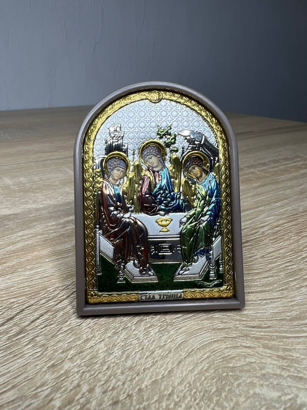 Св. Троица, икона арочная, пластик коричневый, эмаль 48x68