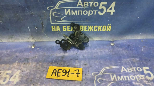 Замок багажника TOYOTA LEVIN 1990