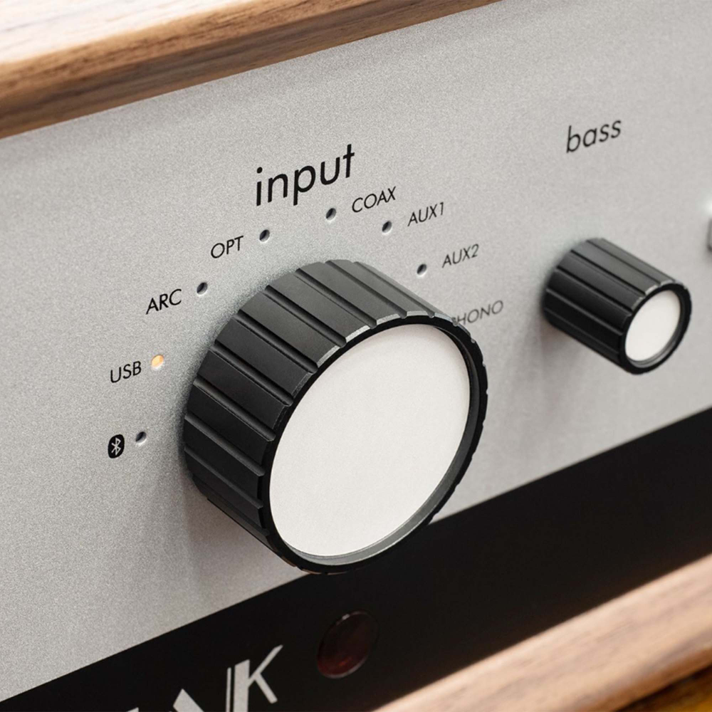 Leak Stereo 230 Walnut — интегральный стереоусилитель премиум-класса