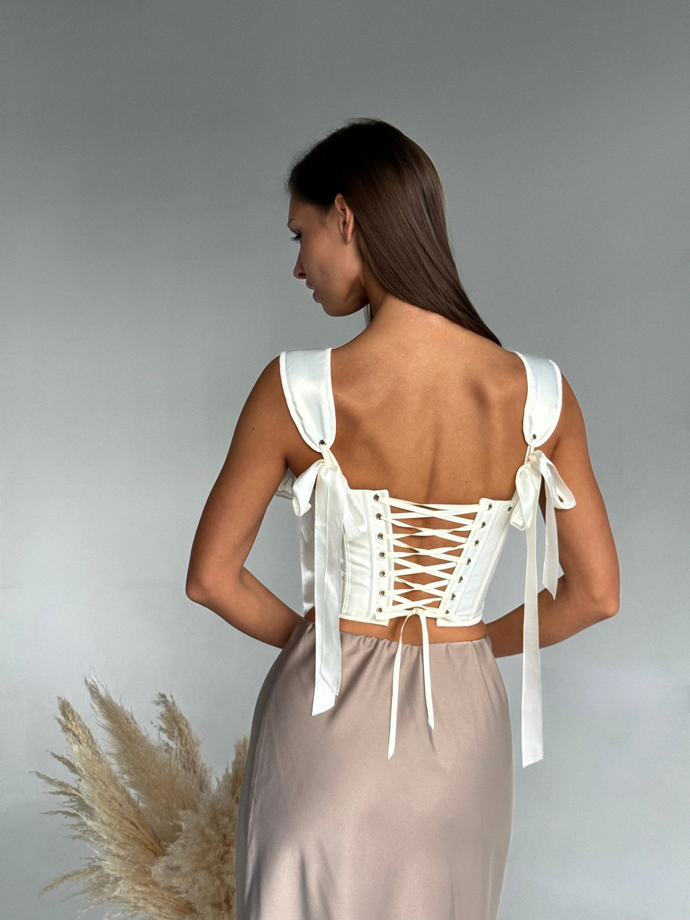 Корсет с бантами в молочном цвете