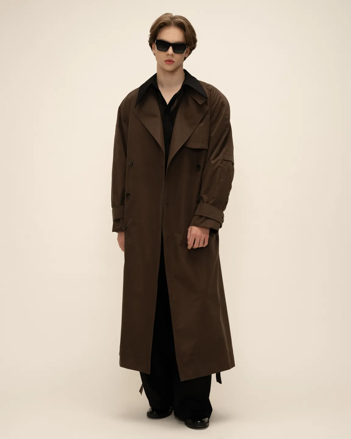 Коричневый тренч 