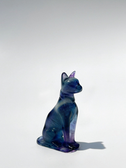 Фигурка кошки из флюорита в египетском стиле