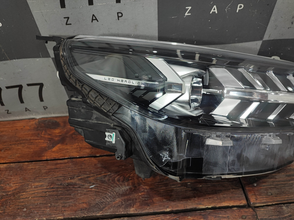 Фара правая LED FAW T99 22-нв Б/У Оригинал 3711030BQ02A