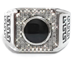 Ювелирное кольцо мужское из серебра с ониксом