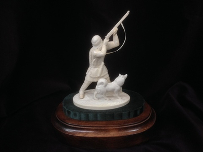 Охотник с ружьем и собакой