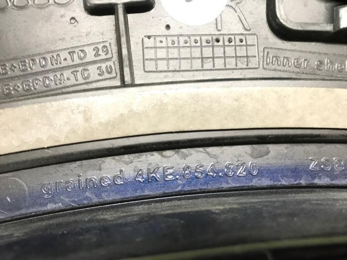 Накладка двери задняя правая Audi E-tron (18-23)