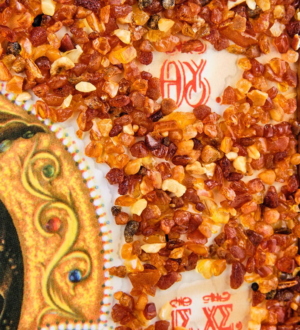 AMB-72/ 8 Икона Божией Матери «Иверская» (с янтарной крошкой) дер.краш.рамка 30х40