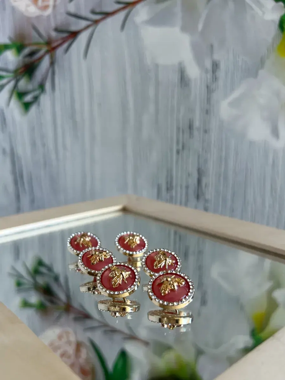 Декоративные металлические пуговицы на ножке