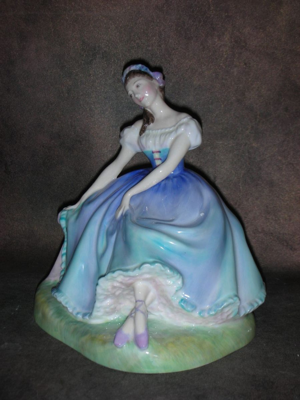 Статуэтка. Фарфор. Дама Жизель. Royal Doulton. Англия