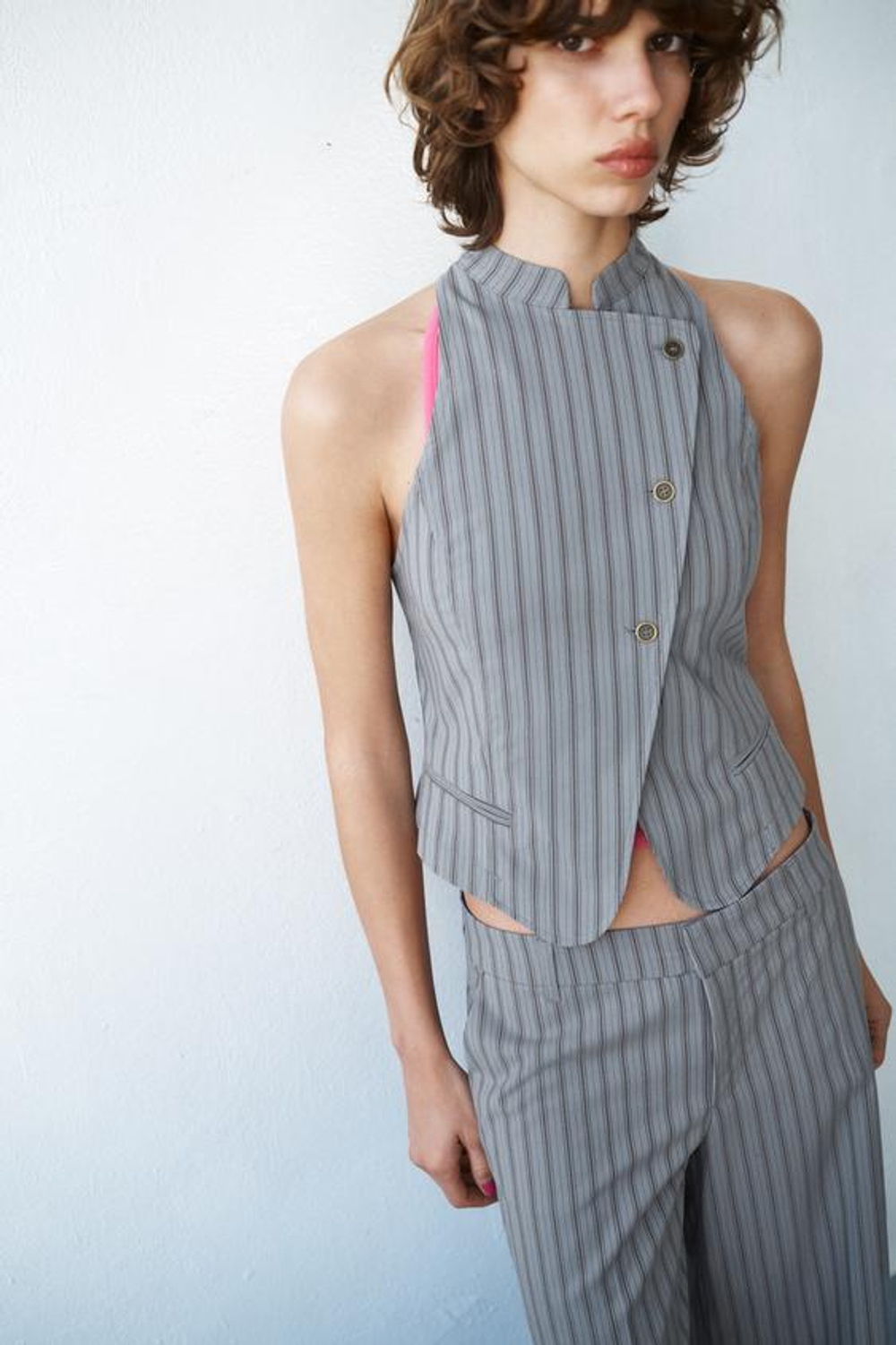 ZARA БРЮКИ КЛЕШ В ТОНКУЮ ПОЛОСКУ, СЕРО-СИНИЙ