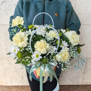 Композиция с 11 кремовыми диантусами