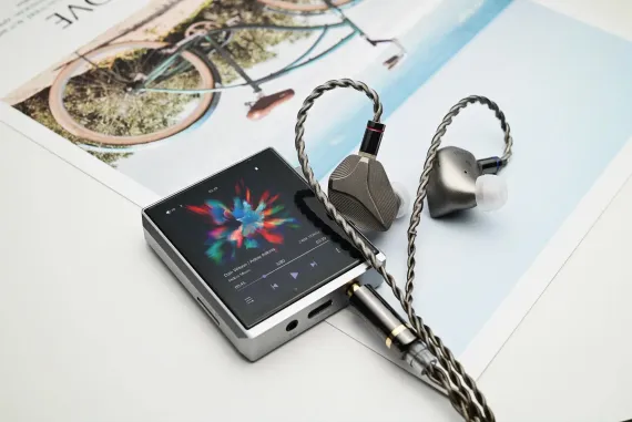 Hidizs MP145 4.4mm Titanium