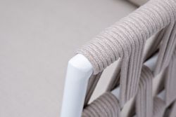 "Диего" кресло плетеное из роупа, основание дуб, каркас алюминий светло-серый (RAL7035) шагрень, роуп бежевый круглый, ткань бежевая 15052