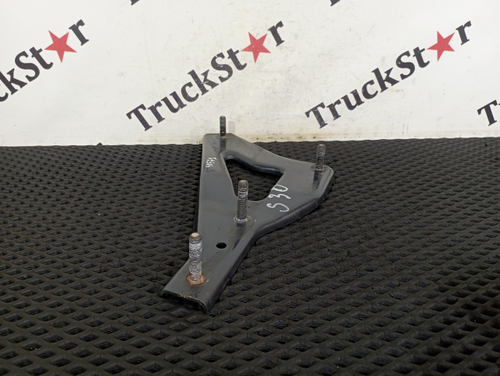 Кронштейн брызговика правого 2020г