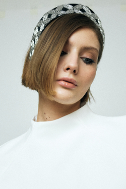 Кокошник S с серебристым стеклярусом