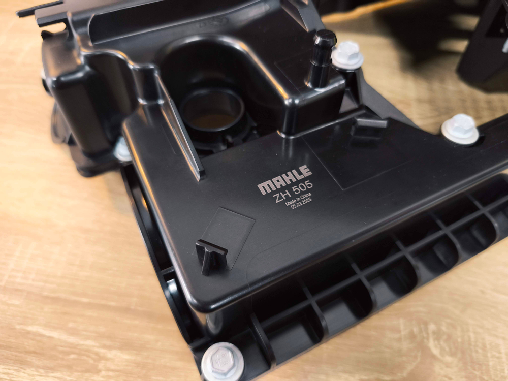 Клапанная крышка  головки блока цилиндров MAHLE  ВМW N46N