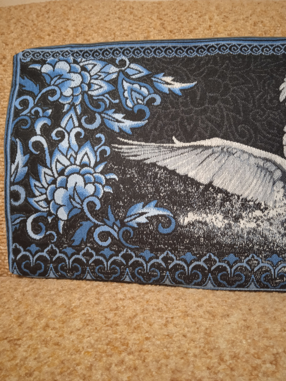 Декоративный гобеленовый чехол Лебеди 29х87