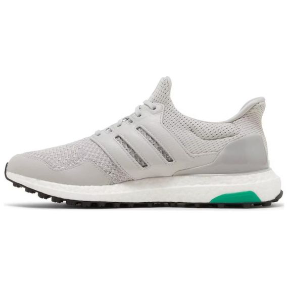 Кроссовки Adidas ULT для голой девушки в Унисексе