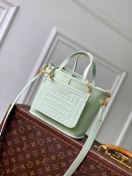 Louis Vuitton Neverfull Bandouliere Inside Out BB