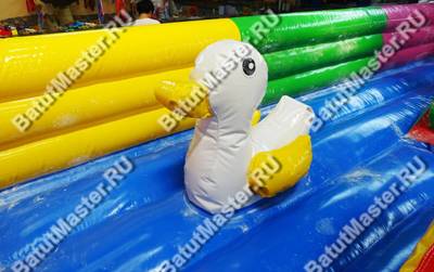 Надувной батут "Домик уточки", 8*5*3 м