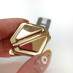 Замок-защелка на зажимах 32*32 Золото