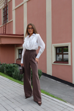 Брюки прямого кроя с защипами