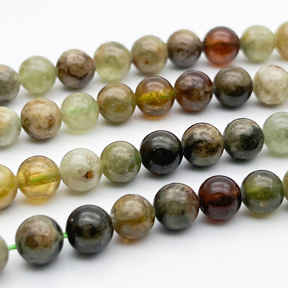 Гранат зеленый бусины, диаметр около 6,5-6,9 мм, цена за 14 шт (1/4 нити)