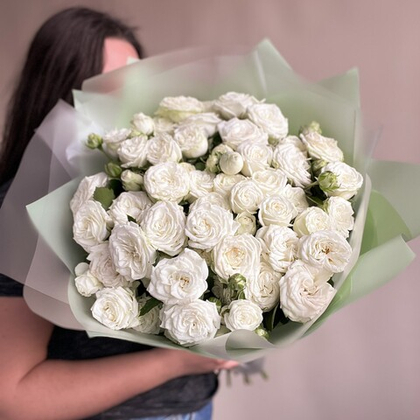 Белые кустовые пионовидные розы 25 шт