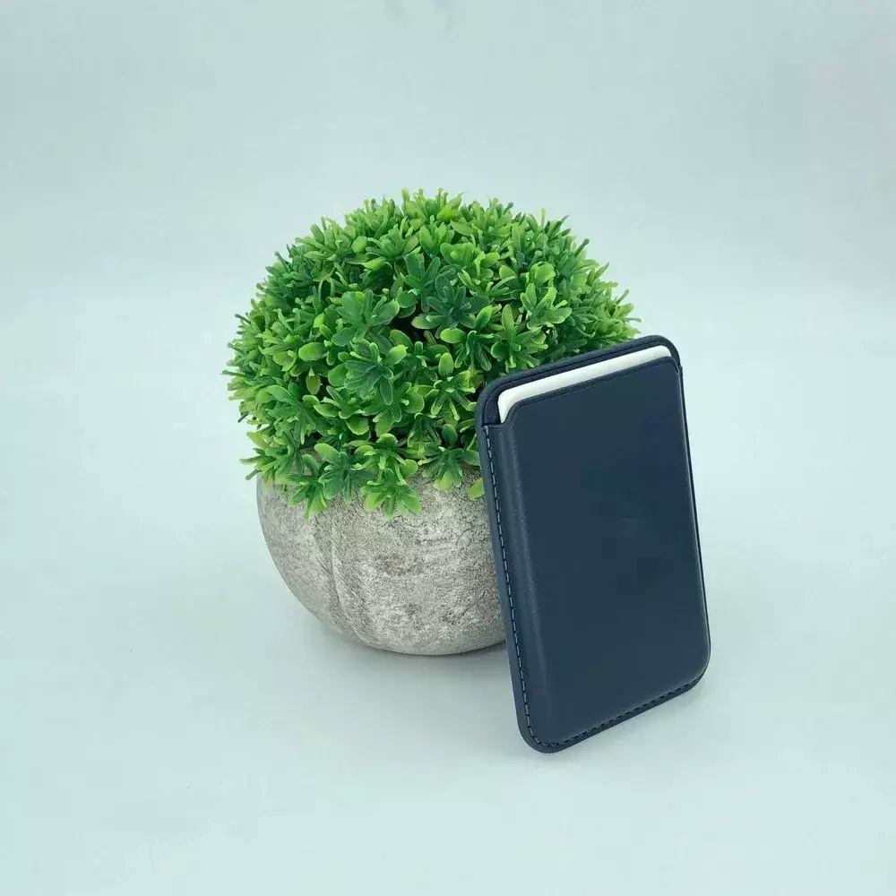 iPhone Leather Wallet MagSafe с лого