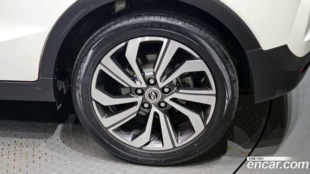 KG Mobility (Ssangyong) Very New Tivoli Бензин 1.5 2WD (11.2020)