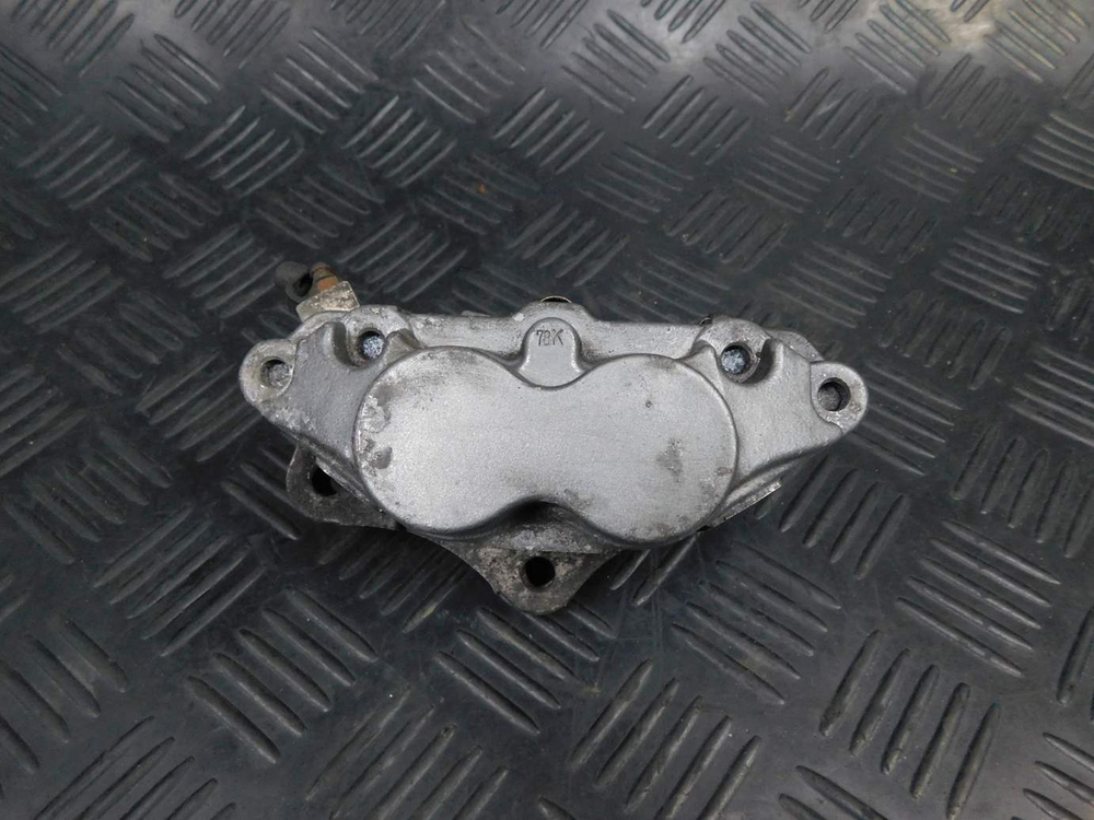 Суппорт передний правый Kawasaki ZZR 400 98 053123