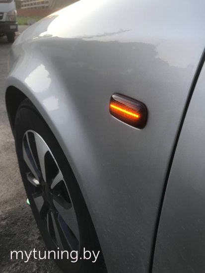 Повторители указателей поворота для Audi A4 B6 / A4 B7 / TT 8J / A3 8P / A6 C5 / A8 D3 LED динамические темные