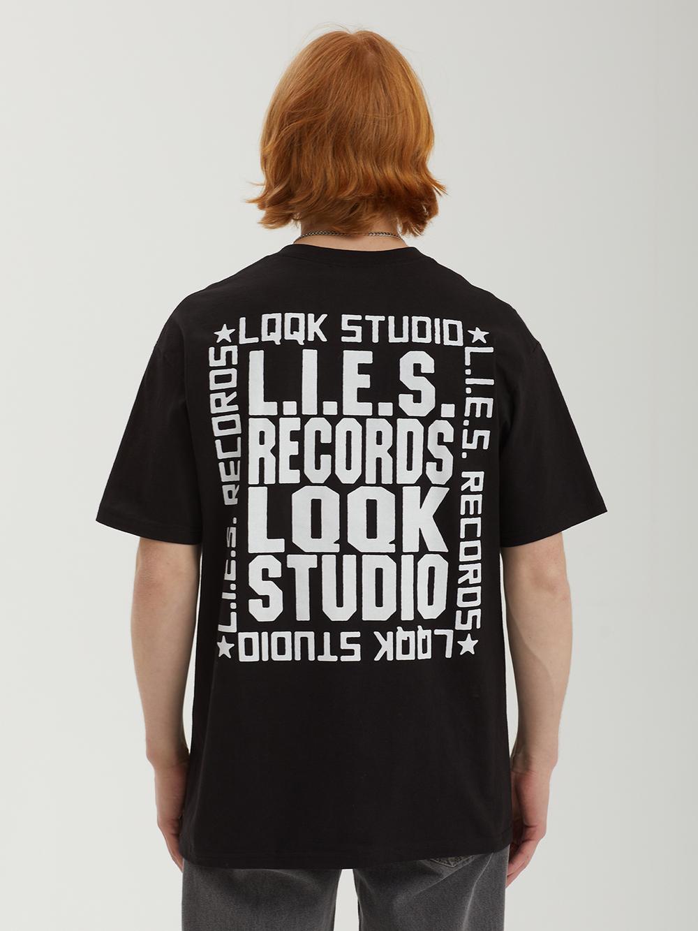 Мужская Футболка Weakness Is A Crime