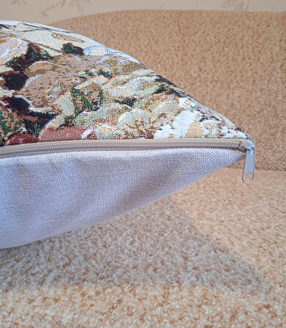 Декоративная гобеленовая наволочка для интерьерной подушки Пышные розы 68х47