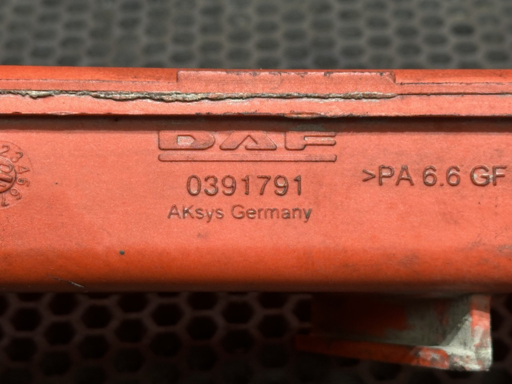 Горловина залива масла